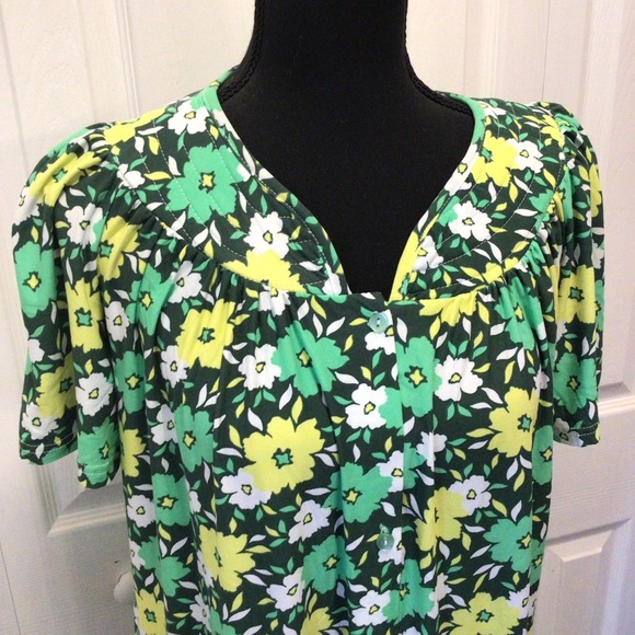 Elegant Emily Women's Green Floral Print Short Sleeve Button Down Duster Gown - Picture 3 of 11